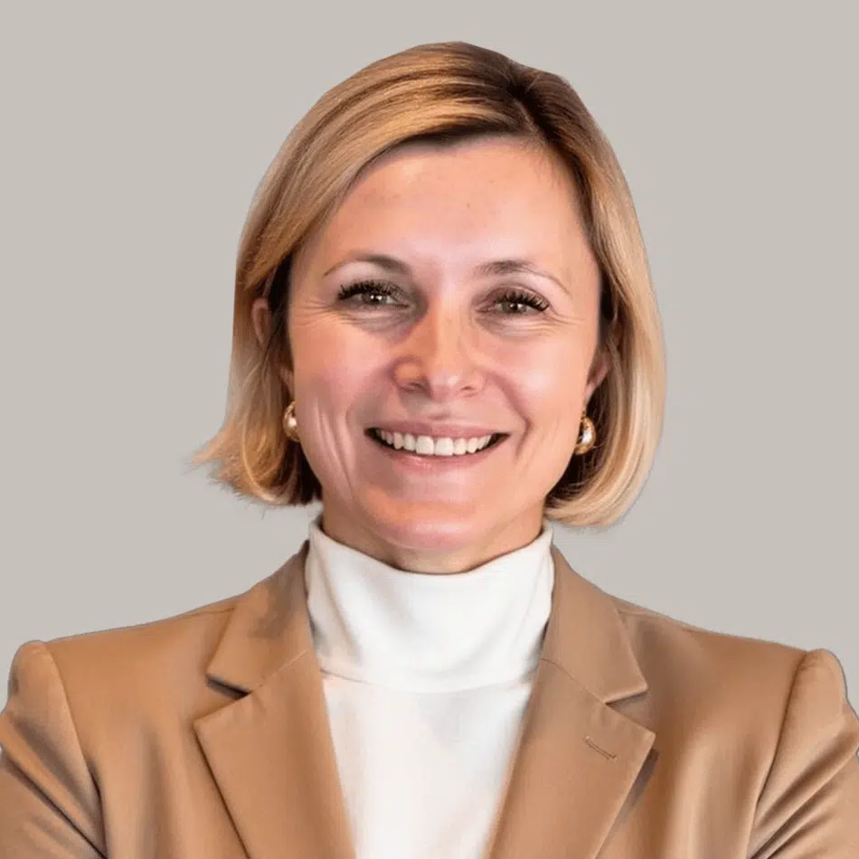 laura bennsrom headshot